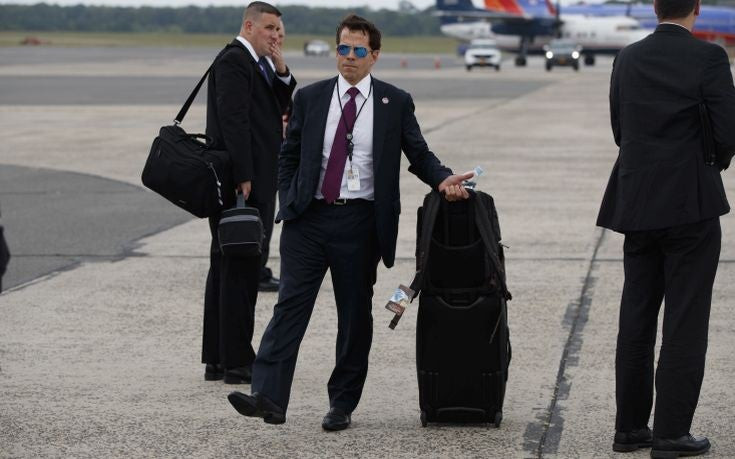 Μετά τον Πρίμπους ο Τραμπ «ξηλώνει» και τον Σκαραμούτσι 10 ημέρες μετά την πρόσληψή του!